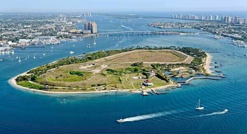 Ganze Wohnung, Studio steps from Intracoastal & downtown Wpb with bikes in West Palm Beach, Palm Beach County