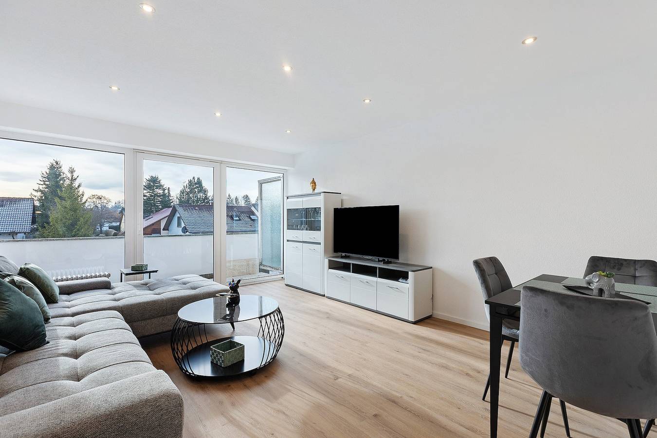 Ganze Wohnung, Apartment '2' mit Gemeinschaftsgarten, Balkon und Wlan in Bad Dürrheim, Mittlerer Schwarzwald