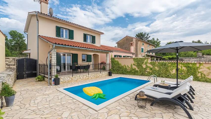 Villa pour 4 personnes, avec piscine et jardin à Kanfanar