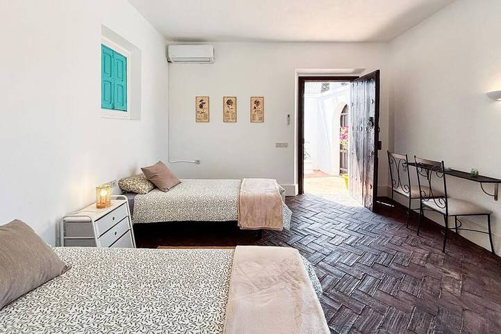 Amazing home in Marbella with private swimming pool, can be inside or outside in Los Arqueros Golf and Country Club, Benahavís