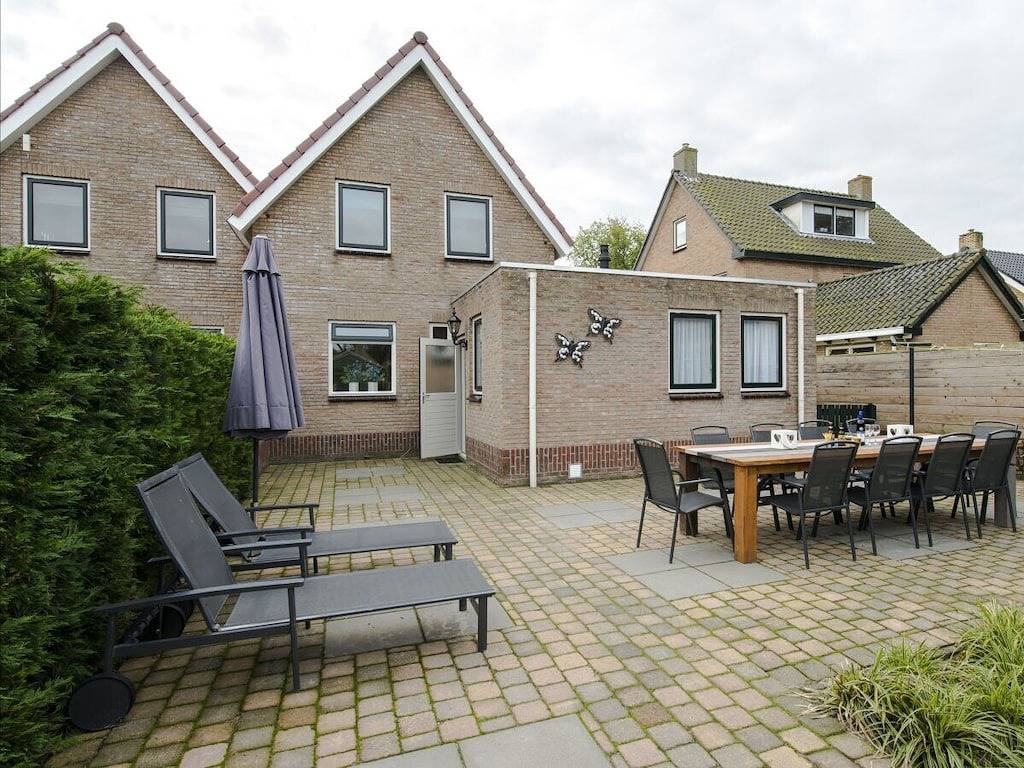 Ferienhaus in Nes mit Schwimmbecken in Nes, Westfriesische Inseln