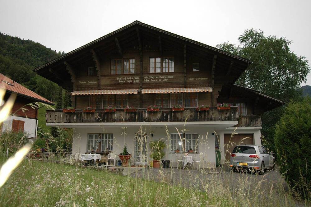 Chalet in Wilderswil met Jungfrau-uitzicht in Wilderswil, Meer van Thun