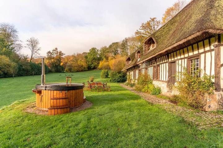 Location de vacances pour 16 personnes, avec jardin ainsi que sauna et vue à Le Tilleul