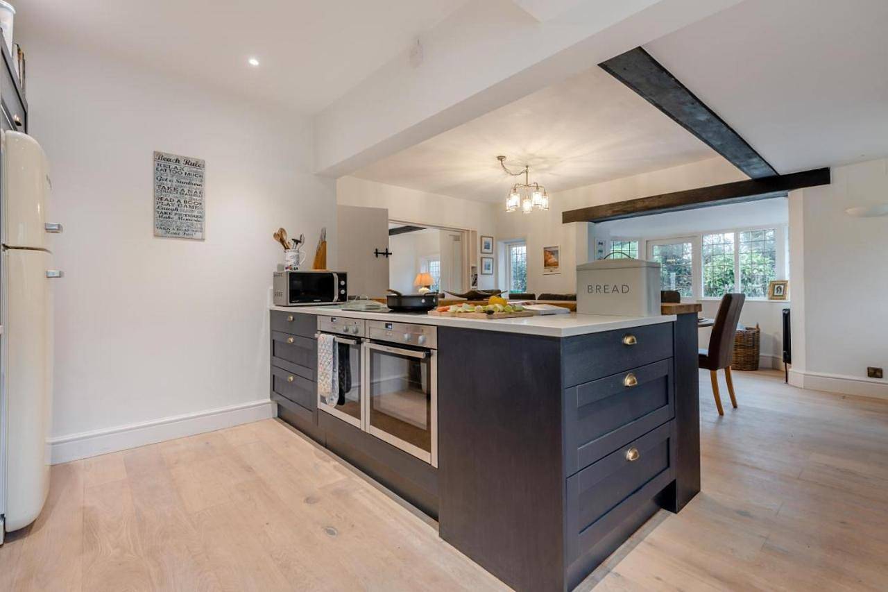 4 Bed in West Lulworth oc-b30393 in Lulworth Cove, Dorset