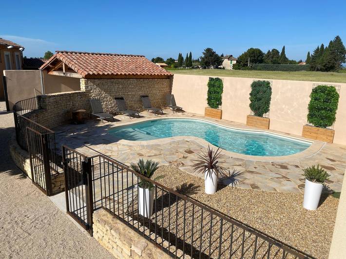 Location de vacances pour 12 personnes, avec piscine, adapté aux familles à Violès - 2