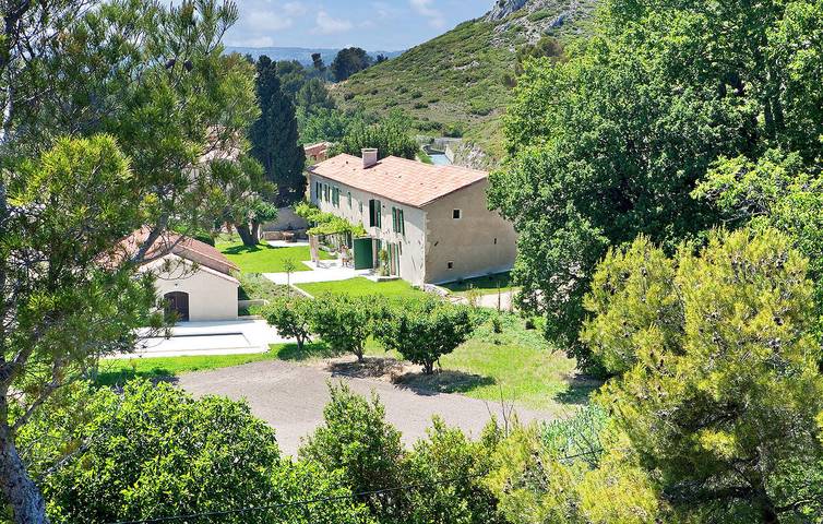 Location de vacances pour 11 personnes, avec Terrasse et Piscine à Maussane-les-Alpilles - 3