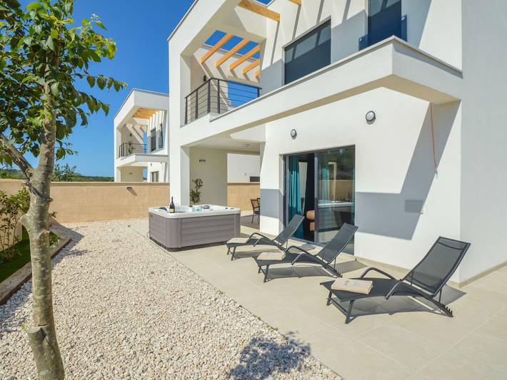 Ferienhaus für 6 Personen, mit Terrasse und Garten in Tisno - 4