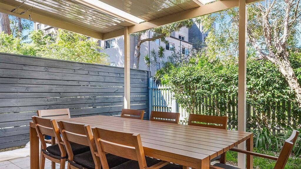 Nah genug, um zum Strand zu laufen! in Nelson Bay, Hunter Valley