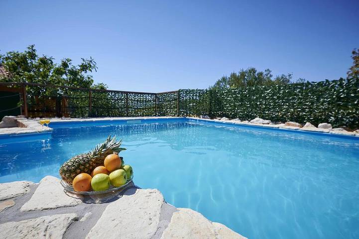 Ferienhaus für 6 Personen, mit Terrasse und Garten in Okrug Gornji