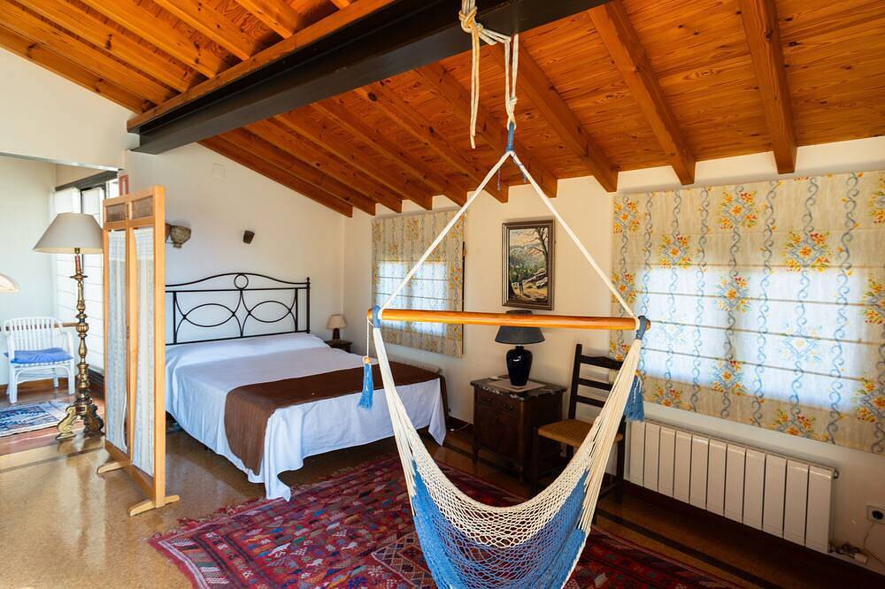 Casa rural 'Baigorrietxea' con terraza privada y balcón in Villabuena de Álava, Rioja Alavesa