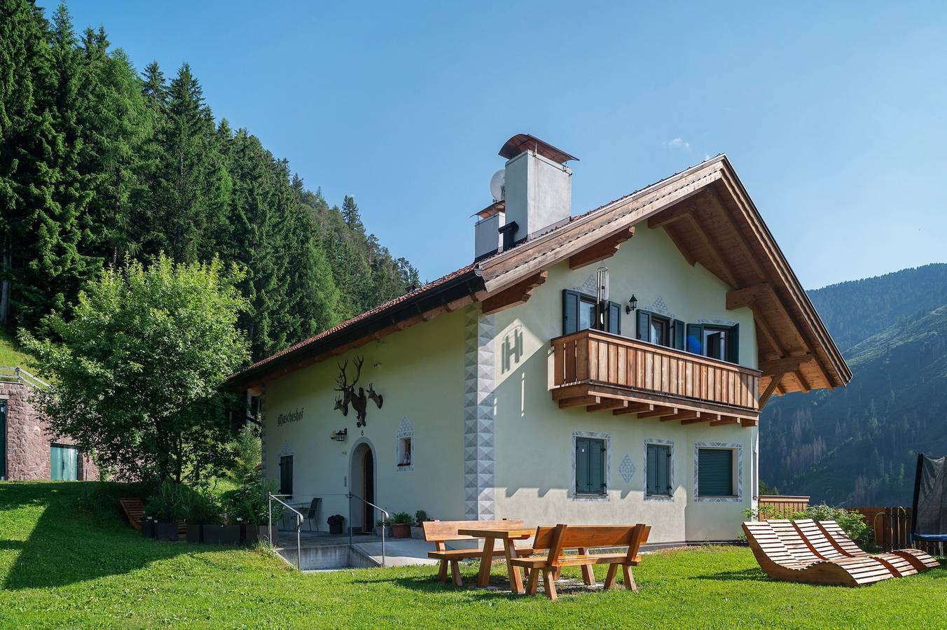 Ganze Wohnung, Ferienwohnung 'Mascheshof' mit Bergblick, Privatem Garten und Wi-Fi in Villnöß, Dolomiti Superski