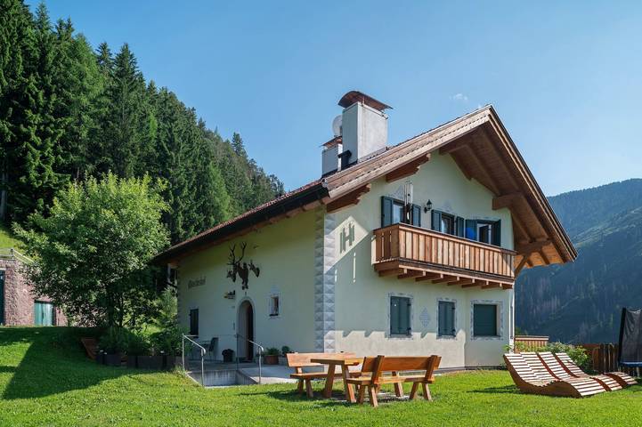 Gîte pour 6 personnes, avec jardin à Funes