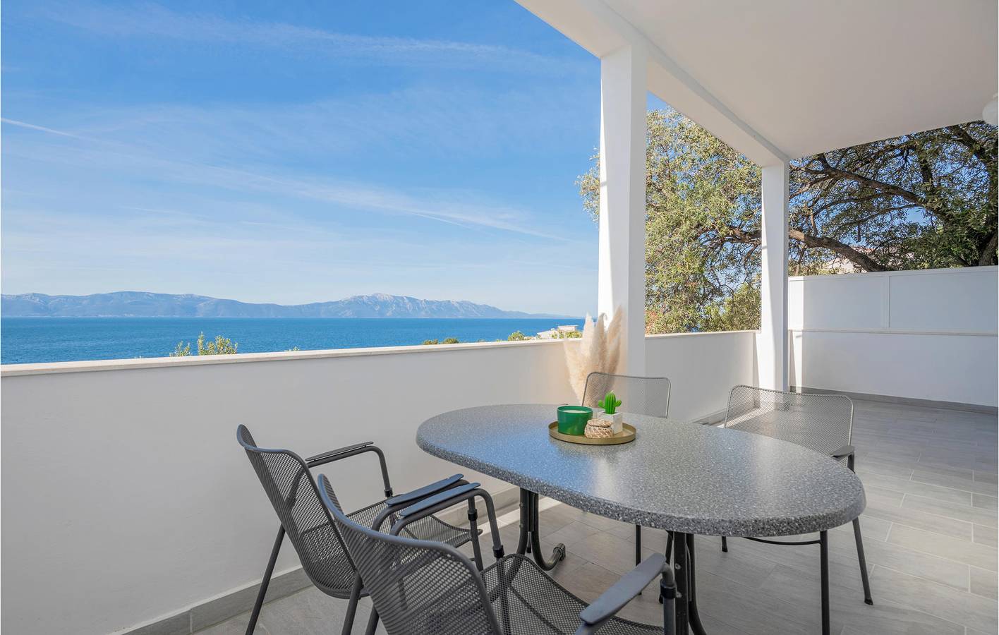 Ganze Ferienwohnung, Charmantes Apartment mit WLAN und Terrasse, 200 m von der Küste entfernt in Podaca in Podaca, Makarska Riviera