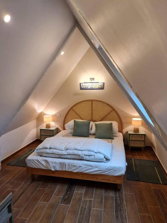 Location de vacances pour 2 personnes, avec vue et jardin à Guimaëc