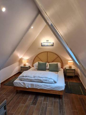 Gîte pour 2 personnes, avec jardin et vue à Guimaëc