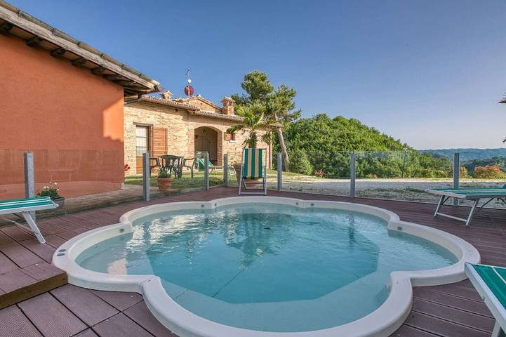 Ferienhaus für 2 Personen, mit Terrasse und Garten sowie Pool