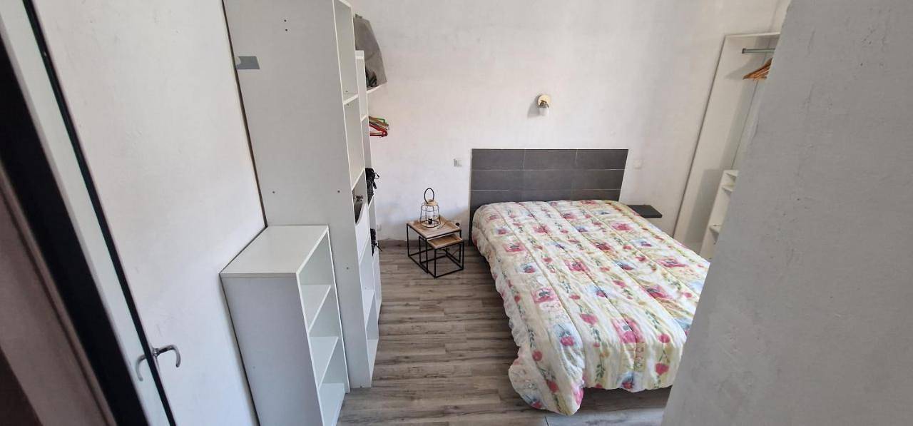 Appartement entier, Apartment with Terrace in Cruscades, Côte méditerranéenne (France)