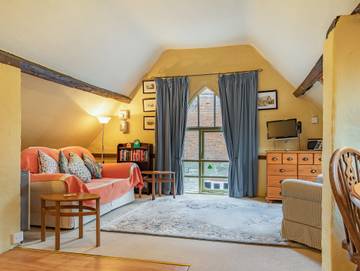Log Cabin for 2 People in Shirley, Midlands, Photo 1