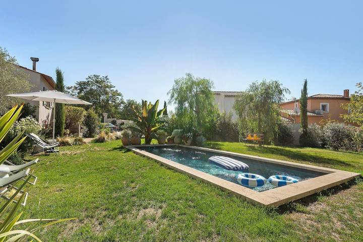 Chambre d’hôtes « Chambre 4 » avec piscine partagée, Wi-Fi et climatisation in La Motte, Région de Draguignan