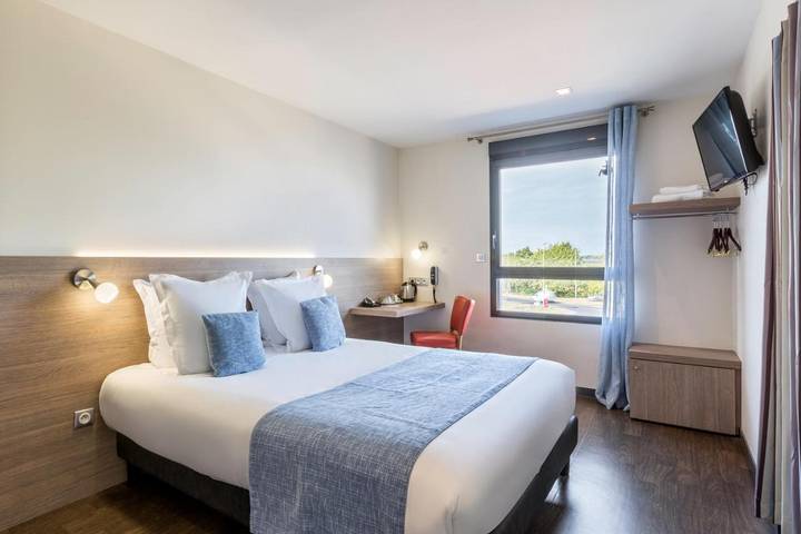 Hôtel pour 3 personnes, avec terrasse à Saint-Brice-Courcelles