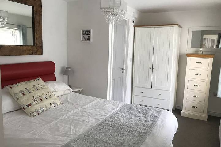 Apartamento entero, Neap Tide Looe. Amplio apartamento de 3 dormitorios y 2 baños, a poca distancia de la ciudad y la playa in Looe, Cornualles