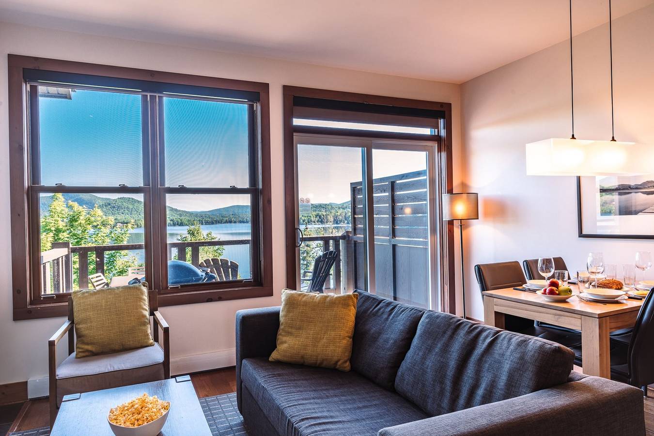 Apartamento entero, Lakefront  Mountain View - Resort Loft in Lac-Supérieur, Quebec