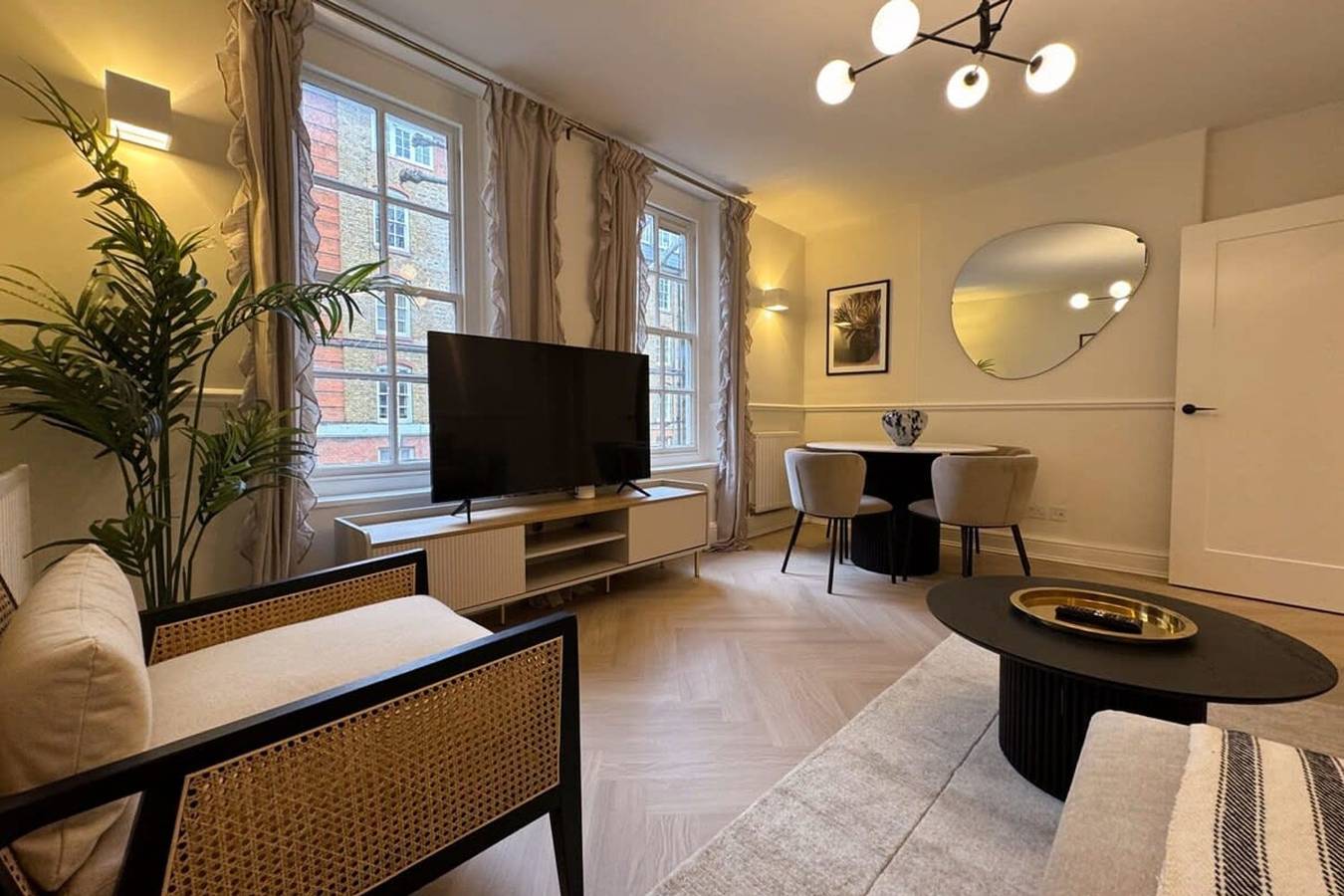 Entire apartment, Elegant Victorian Apartment in Farringdon in Camden, London