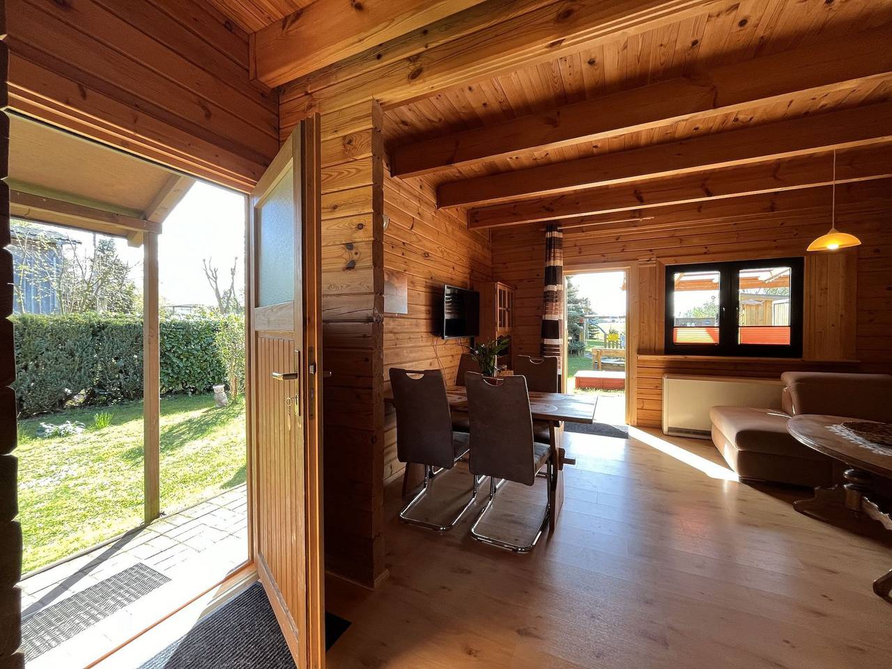 Ganze Ferienwohnung, Holz-Ferienhaus Mechelsdorf nahe Ostseebad Kühlungsborn - 3-Raum-Holzhaus mit Gartenterrasse (70m², max 4 Personen) in Mechelsdorf, Bastorf