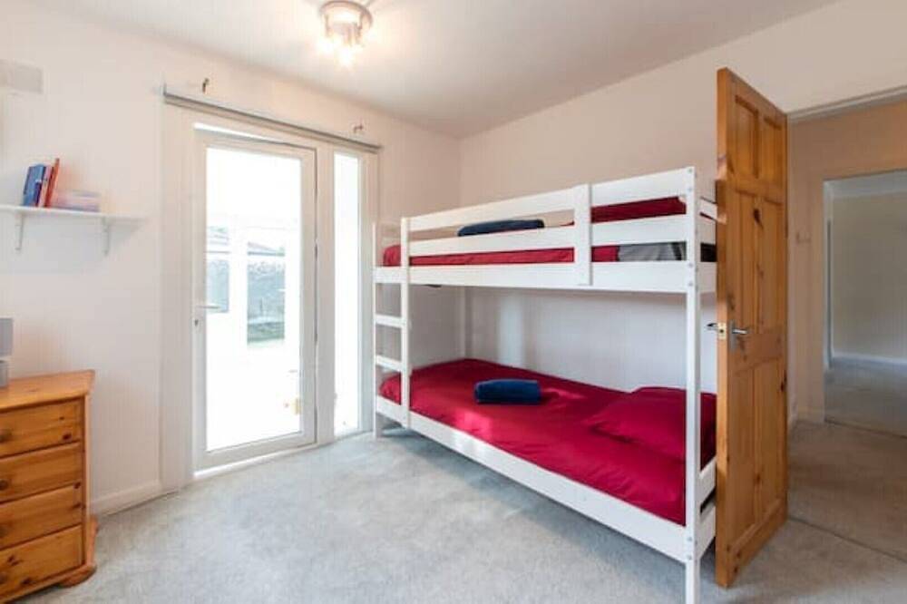 Beautiful family lodge close to Edin city centre, the Zoo & the airport in Edinburgh, Edinburgh and Lothian