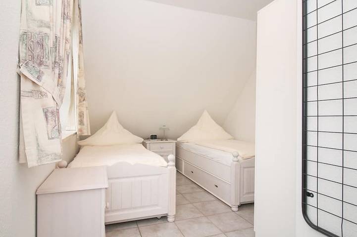 Ferienhaus für 4 Personen, mit Sauna und Terrasse sowie Garten in Norden-Norddeich - 3