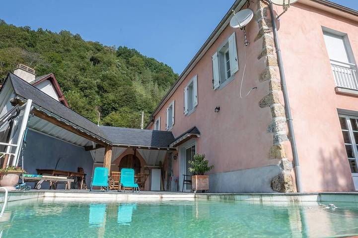 Location de vacances pour 10 personnes, avec balcon et jardin à Sainte-Engrâce