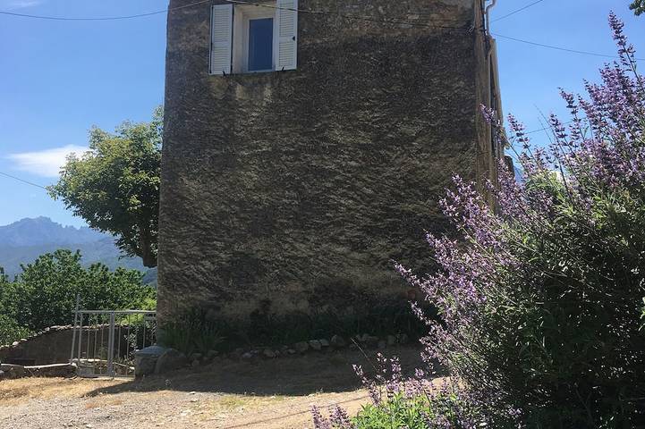 Location de vacances pour 4 personnes, avec terrasse et jardin à Pioggiola