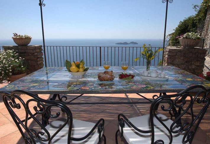 Villa per 4 persone, con terrazza e panorama a Vico Equense