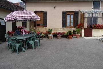 Gîte pour 5 personnes, avec terrasse à Laubressel