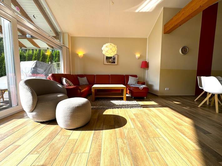 Ferienhaus für 6 Personen, mit Whirlpool und Terrasse sowie Garten und Sauna