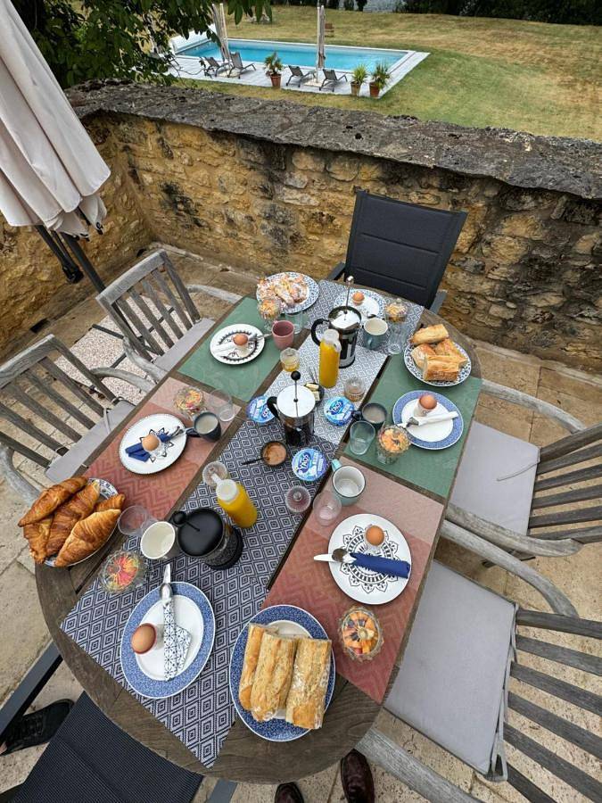 Location de vacances pour 2 personnes, avec piscine et terrasse ainsi que jardin et vue à Cénac-et-Saint-Julien - 2