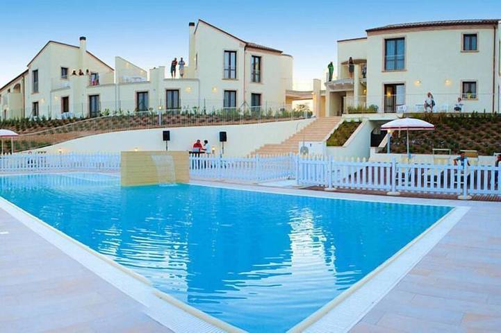 Appartamento per 4 persone, con terrazza e piscina nonché giardino in Pedaso