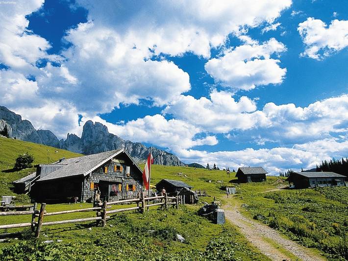 Ferienwohnung für 4 Personen, mit Garten und Balkon sowie Pool, kinderfreundlich im Salzkammergut