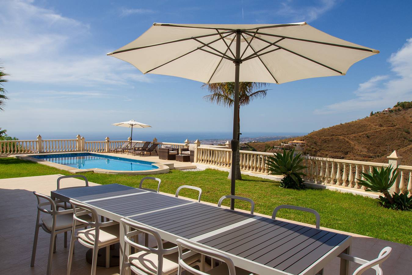 Casa Bonita - 4 bedroom Country House in Authentic Andalucia, Malaga in Arenas, Costa del Sol