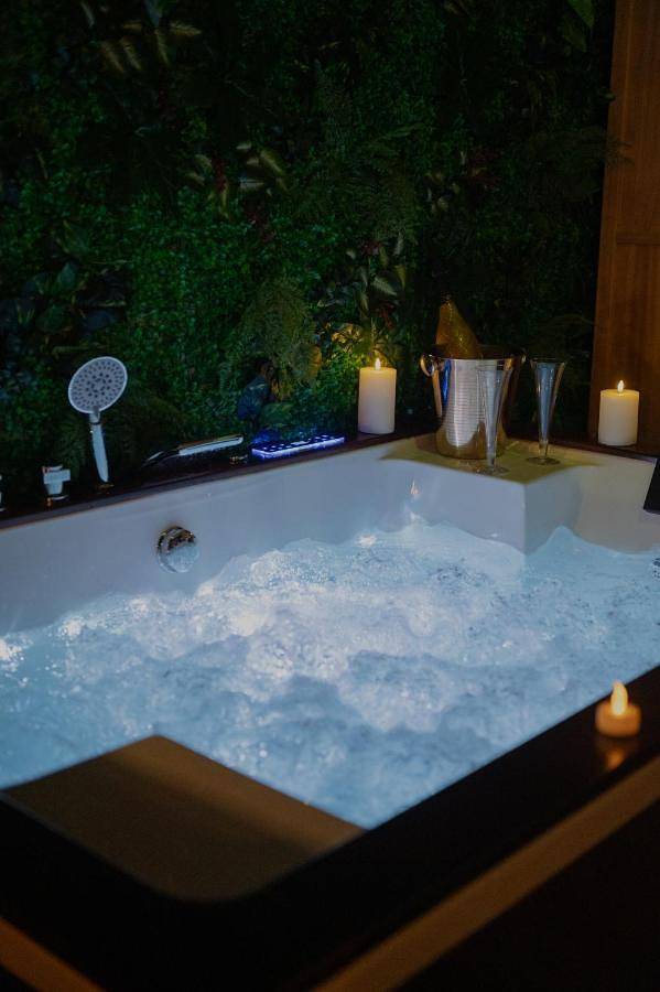 Chambre d’hôte pour 2 personnes, avec sauna et jacuzzi à Frameries