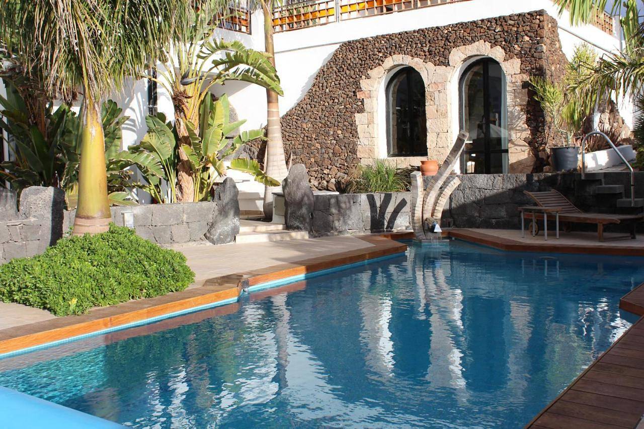 Ganze Wohnung, Villa Niki mit beheiztem Gemeinschaftspool für 2 Appartments in Las Breñas, Yaiza