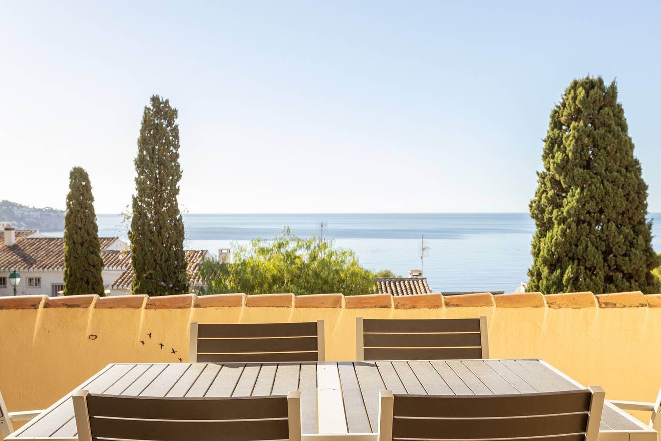 Apartamento entero, Apartamento "Los Girasoles" con vistas al mar, Wi-Fi y terraza in La Herradura, Almuñecar