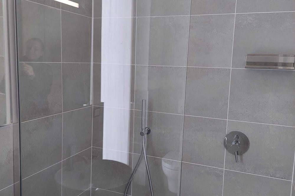 Ganze Wohnung, Haus im Herzen der Langhe, umgeben von viel Grün mit 5 Betten, gratis Wifi in La Morra, Langhe