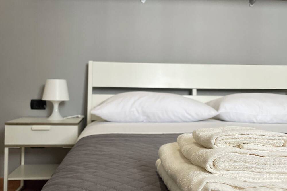 Ganze Wohnung, Miele Living Home - Comfort in the Heart of Vercelli in Centro (Vercelli), Vercelli