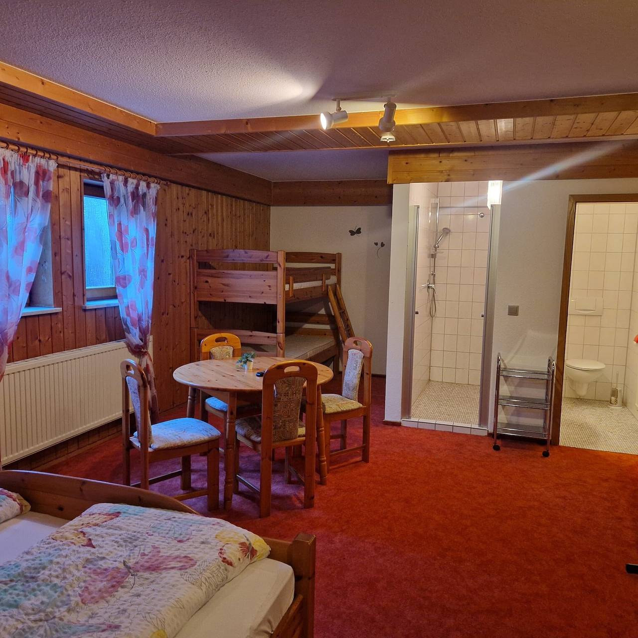 Mehrbettzimmer mit Dusche und Wc mit Wlan in Sipplingen, Region Bodensee-Oberschwaben