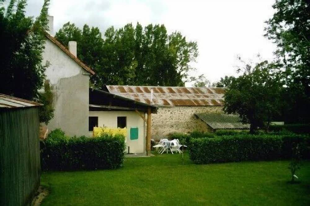 Grande maison à proximité du puy du fou, en campagne très calme. in Bressuire, Deux-Sèvres