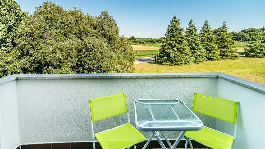 Ferienwohnung für 4 Personen, mit Garten in Poreč
