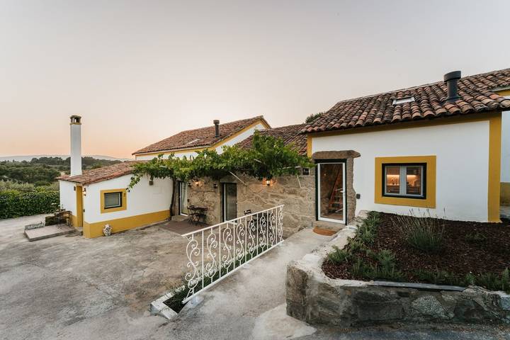 Casa de férias para 4 pessoas, com jardim e piscina em Fundão