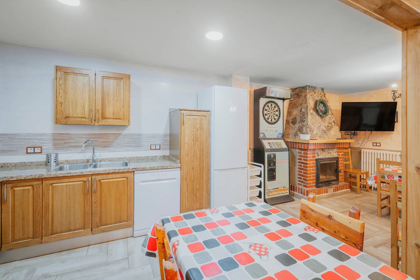 Casa de vacaciones 'El Encuentro Del Duraton' con vistas a la montaña, piscina privada y Wi-Fi in Castro de Fuentidueña, Provincia de Segovia