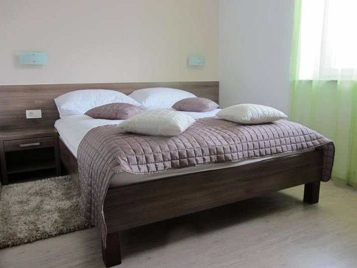 Gîte pour 2 personnes, avec terrasse à Logatec